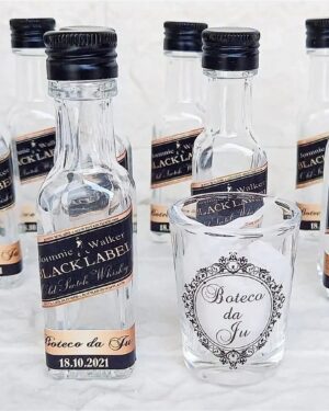 Miniatura Whisky Black Label Personalizada com copinho